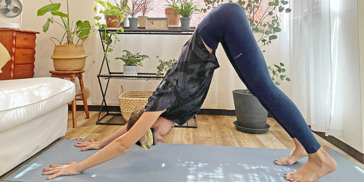 下向きの犬のポーズの注意点踵を上げてもOK