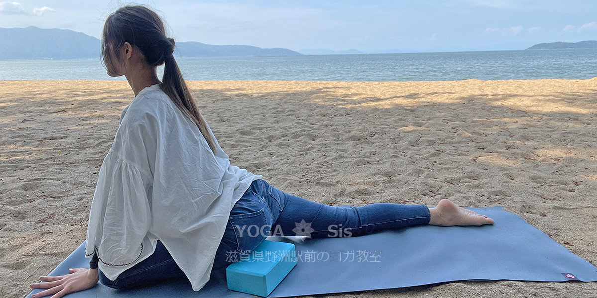 鳩のポーズでブロックやブランケットを使う