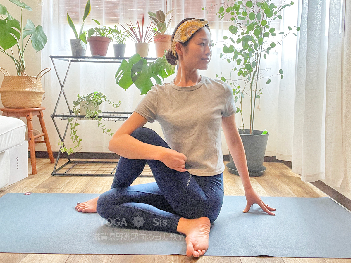 座位のねじりを深める2