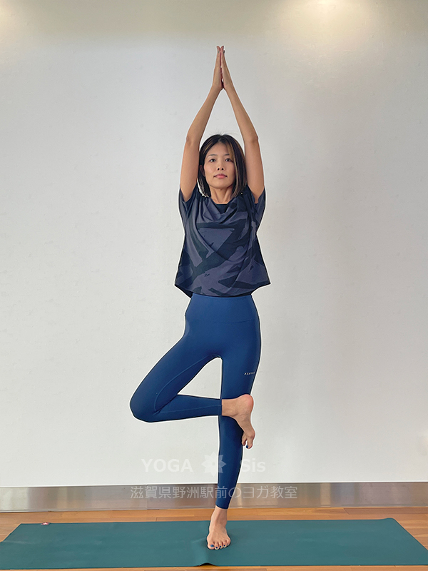 木のポーズの軽減ポーズ1