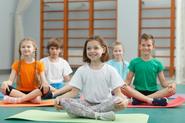 小学生ヨガ体験写真